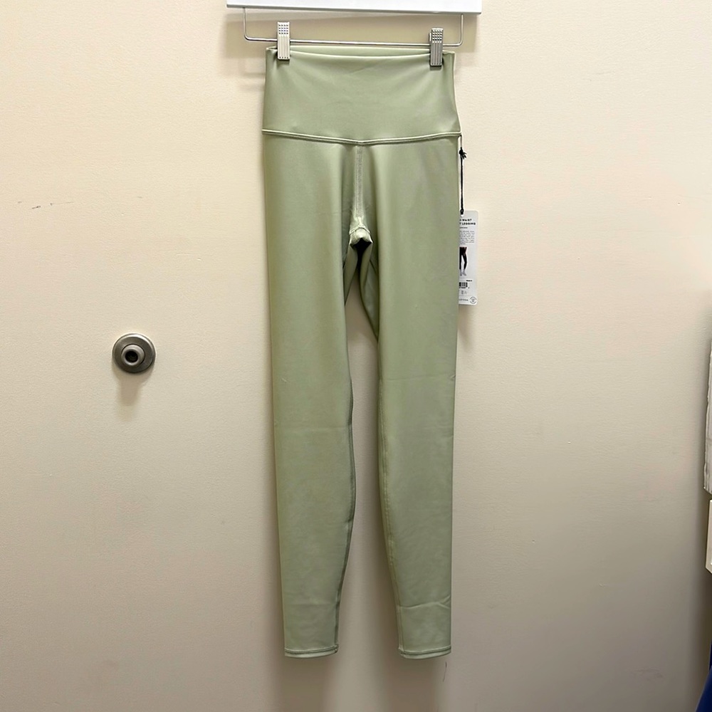 NWT Alo Yoga High Waist Airlift Legging